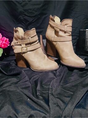 Mudd Boho Western Strappy Nude/Taupe Ankle Boots with Chunky Wood Heel